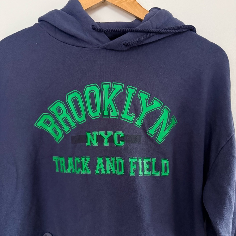 Aerie Brooklyn NYC Track & Field Cropped Graphic Hoodie Streetwear Size XS